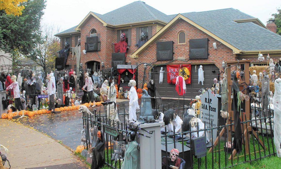 Naperville Halloween house
